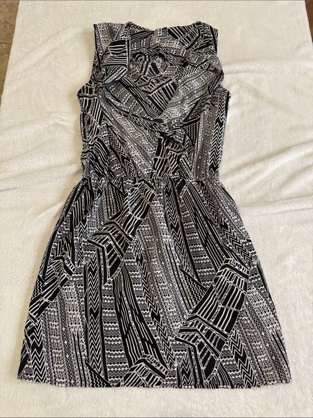 Forever 21 Black & White Geometric Midi Dress